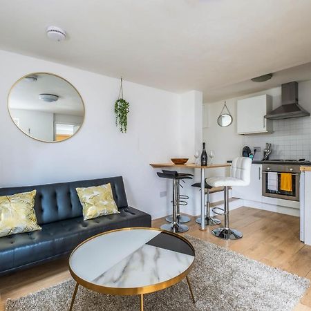 Cosy Flat In Free Parking Area, Next To Bus Stop Brighton Eksteriør bilde