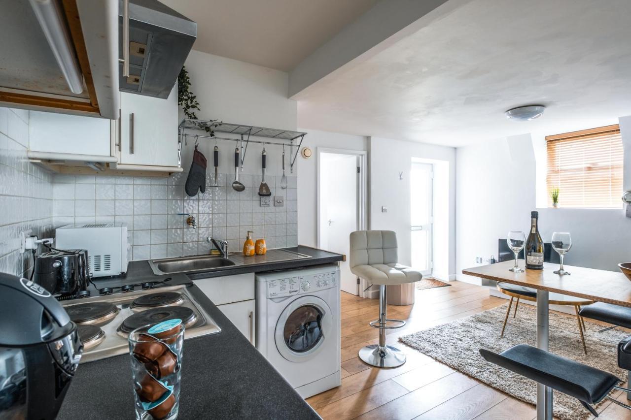 Cosy Flat In Free Parking Area, Next To Bus Stop Brighton Eksteriør bilde